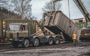 nakládka techniky a materiálu