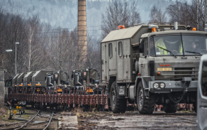 nakládka techniky a materiálu
