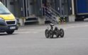 Chemický robot Orpheus jede k nebezpečnému vozidlu