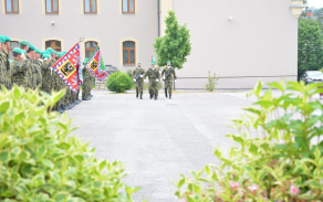 3._prineseni_bojoveho_praporu.jpg